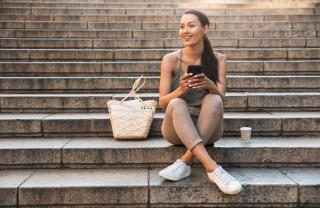 Uso del telefono donna, telefono