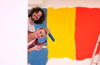 Dipingere le pareti con strumenti insoliti come dipingere pareti