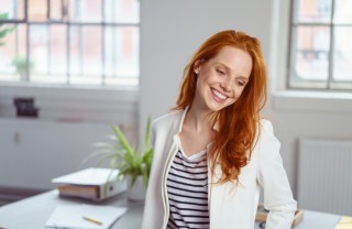 Donna con capelli rossi capelli, rosso