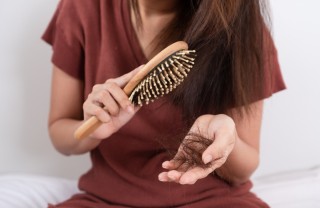 I rimedi della nonna contro la caduta dei capelli caduta dei capelli, autunno, rimedi della nonna