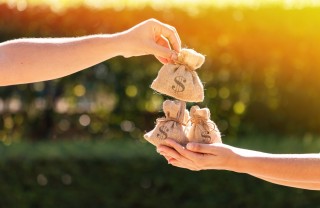 Cosa vuol dire sognare di ricevere soldi sognare, soldi, regalo