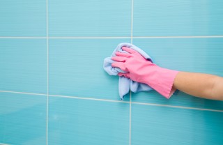 pulire piastrelle bagno, pulizia piastrelle
