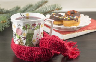 Tazza natalizia fai da te decorata con il decoupage decoupage natale, tazza natalizia fai da te