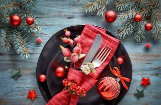 apparecchiare tavola, capodanno, decorazione tema