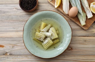 Come si preparano i cardi in brodo cardi, brodo, ricetta