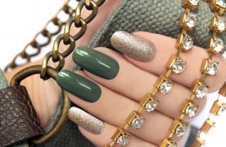 nail art, smalto glitter, brillantini
