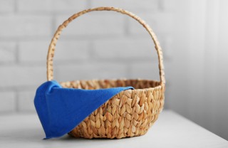 Decorare un cestino di vimini con il decoupage come decorare cestino vimini, decoupage cestino, decoupage vimini