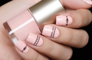 nail art, smalto rosa, decorazioni