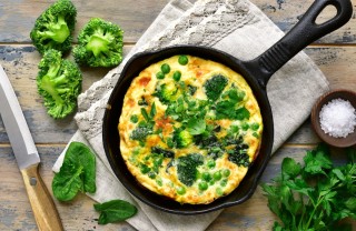 Come sbattere le uova per la frittata frittata, sbattere uova, no sbattitore