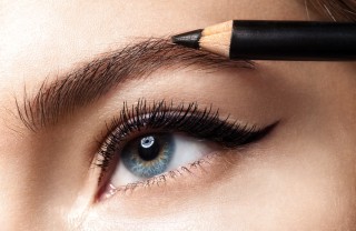 matita, sopracciglia, utilizzo