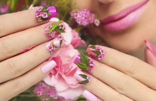 tendenze primavera 2019, nail art, decorazione unghie