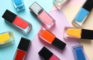 tendenze nail art, colori, estate 2019