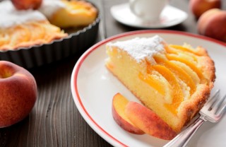 torta con pesche