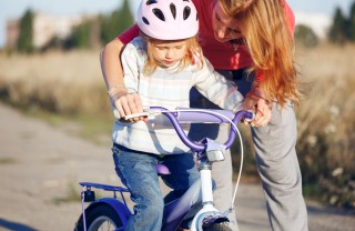 insegnare bimbi andare bici