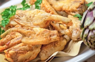 La ricetta dei carciofi fritti in pastella di birra carciofi, frittura, pastella di birra