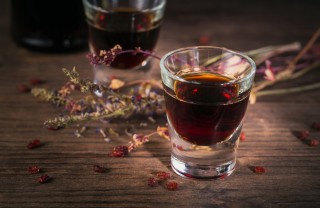 Come si prepara un digestivo alle erbe digestivo, erbe, preparazione