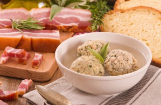 Canederli in brodo, la ricetta canederli in brodo