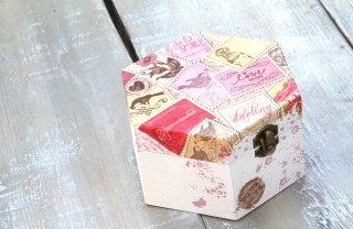 Scatola di legno rivestita con il decoupage come rivestire scatola legno decoupage, rivestire scatola legno, decoupage scatola legno, decoupage su legno