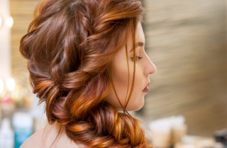capelli mossi, trecce, senza piastra