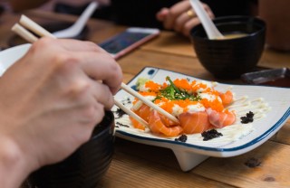 Come si usano le bacchette per mangiare come usare bacchette sushi