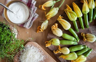 Come fare i fiori di zucca con la ricetta leggera fiori di zucca, ricetta light, al forno