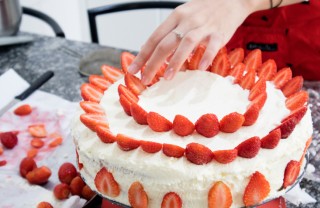 decorare torta compleanno