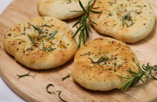 focaccine con rosmarino