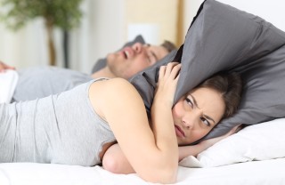 Cosa fare quando il partner russa partner, russamento, coppia