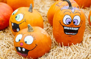 come decorare zucca, zucca decorata idee, decorazioni zucche