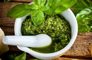 La ricetta del pesto alla genovese senza aglio pesto genovese, basilico, senza aglio