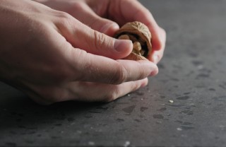 Mani e noci come togliere nero noci mani, macchie noci mani, nero noci