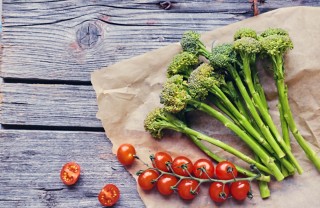 La ricetta dei broccoli in padella con pomodorini o pomodori secchi broccoli in padella, pomodorini, pomodori secchi