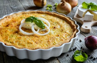 La ricetta della torta salata francese con cipolle torta salata francese, cipolle, quiche lorraine originale