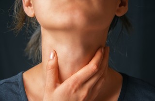 I rimedi naturali contro il mal di gola con febbre e placche rimedi naturali, male gola, come stare meglio