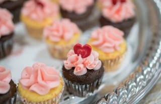 Cupcake decorati con panna cupcake san valentino decorati panna, cupcake san valentino, cupcake panna