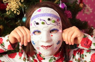 come decorare maschera bianca, maschera carnevale