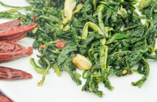 Cicoria ripassata in padella fatta in modo semplice cicoria, padella, preparazione