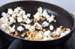 come fare pop corn padella, come fare popcorn padella, come fare pop corn