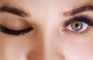 buchi alle sopracciglia