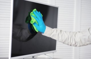 pulire schermo tv