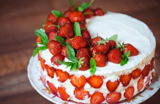 torte decorate panna fragole, torte decorate panna, torte decorate fragole