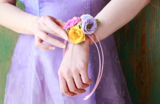 braccialetti fiori veri come fare, bracciali fiori veri, bracciali fiori freschi