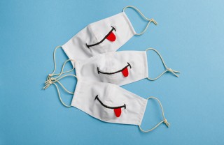 come decorare mascherina stoffa, decorare mascherina