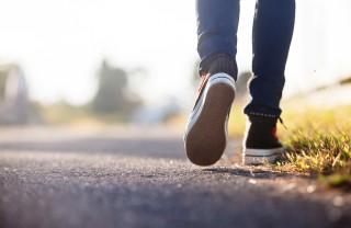 Camminata veloce per rimettersi in forma camminare rimettersi in forma