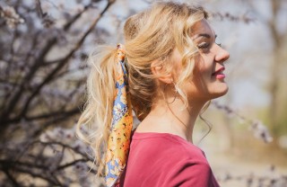 Acconciature belle con il foulard acconciature, donna, foulard