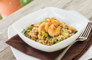 insalata di riso, zucchine, gamberetti