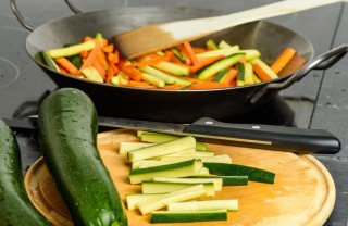 Come fare il contorno a base di zucchine e carote contorno, zucchine, carote