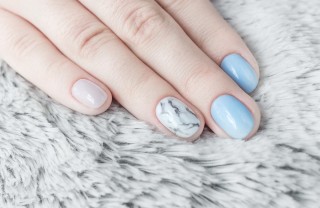 nail art, effetto marmo, trend decorazione unghie