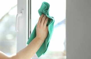 Pulizia del vetro come togliere vetro colla, togliere colla vetro