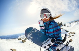 Donna con snowboard Donna con snowboard